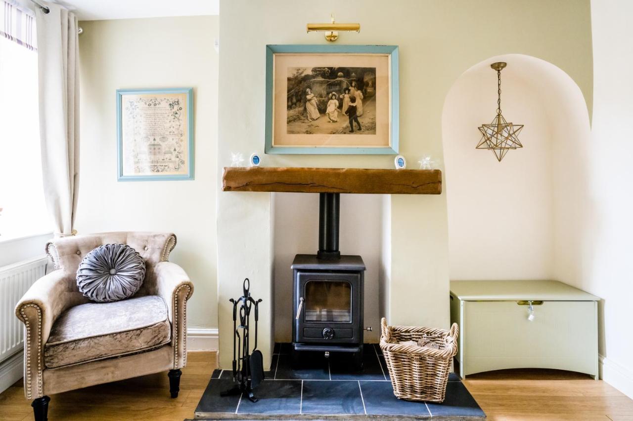 Laurel Cottage Burton  エクステリア 写真